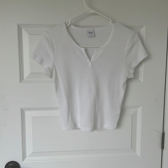 Aritzia v neck t shirt - Picture 1 of 1